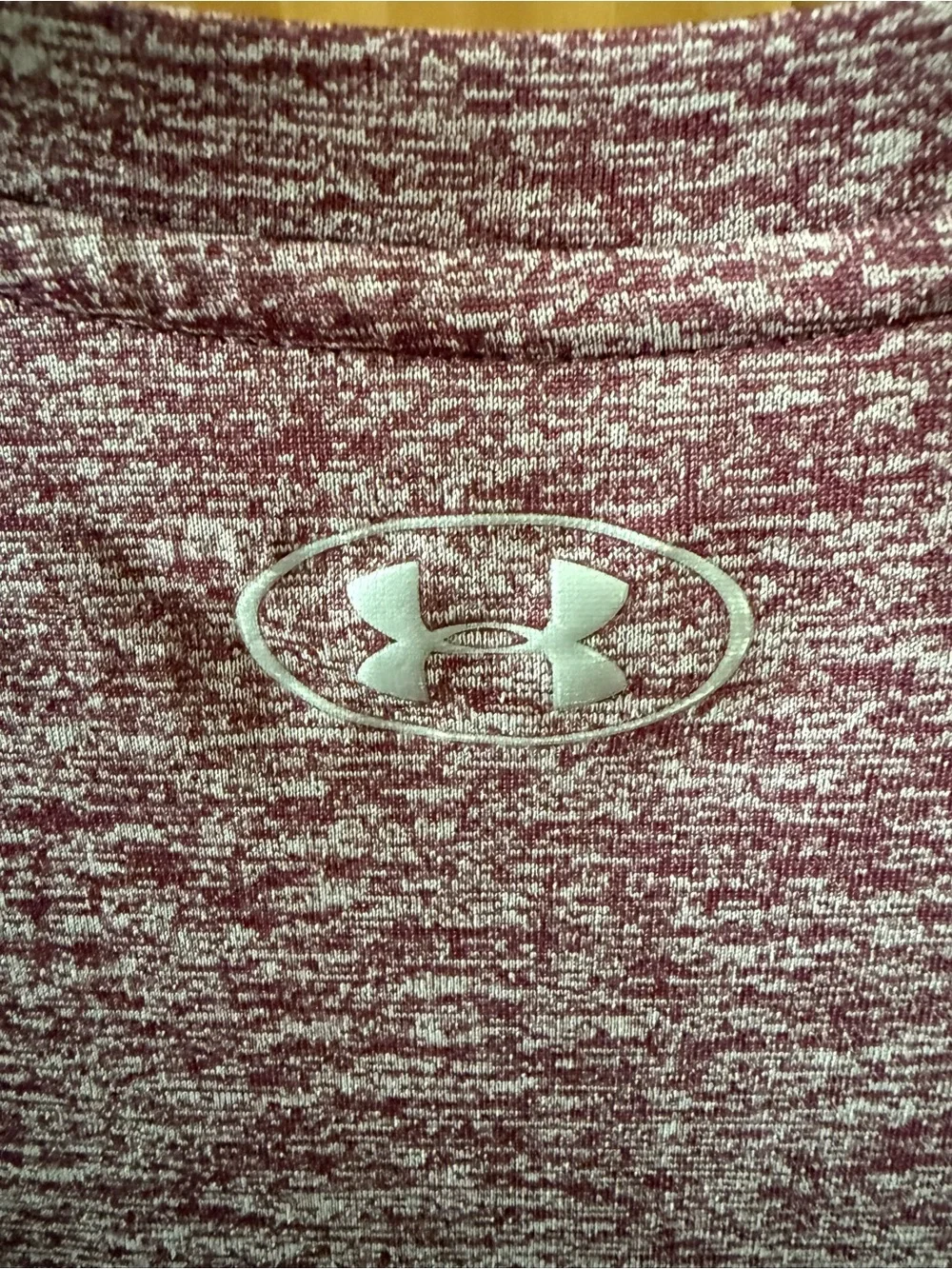 Like New, Women’s Size Small Under Armour T-Shirt Burgundy Colored - Picture 4 of 5